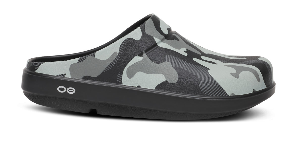 OOFOS Women's OOcloog Luxe Clog - Night Camo
