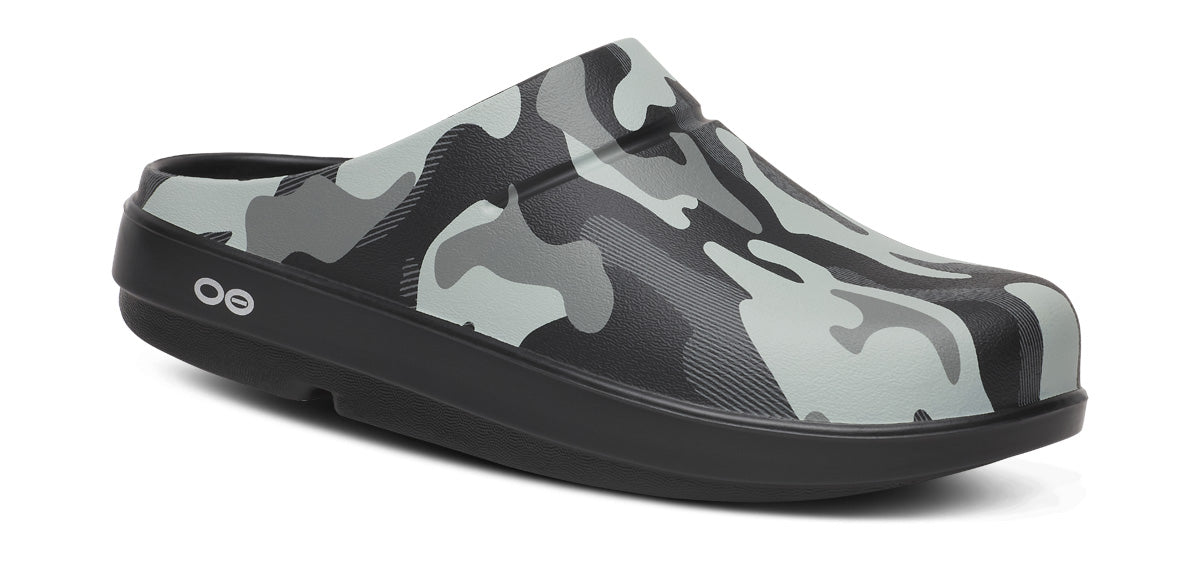 OOFOS Women's OOcloog Luxe Clog - Night Camo