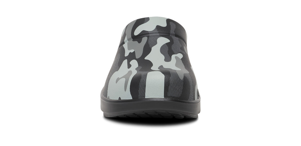 OOFOS Men's OOcloog Luxe Clog - Night Camo