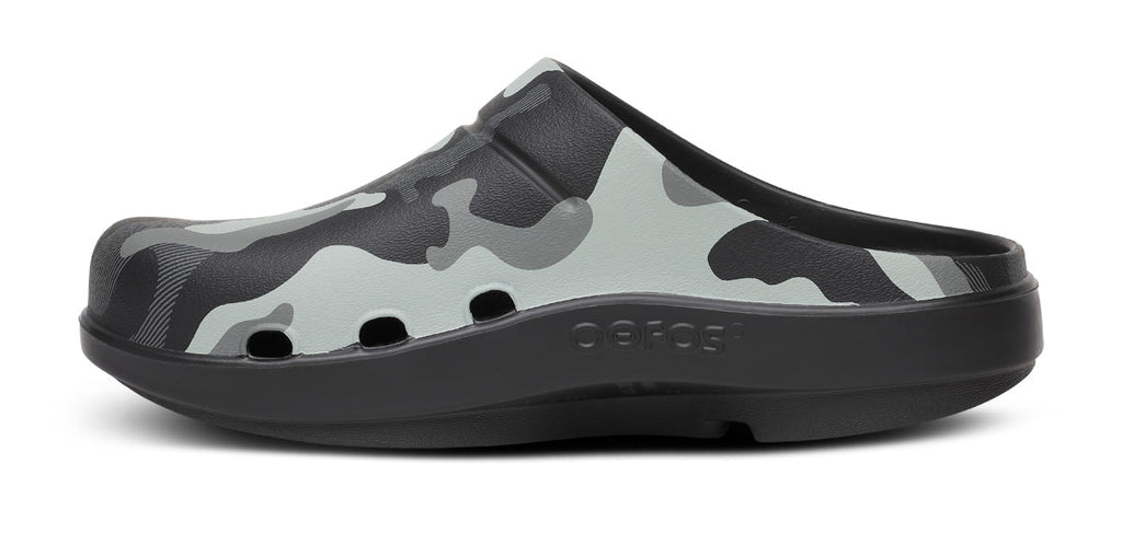 OOFOS Women's OOcloog Luxe Clog - Night Camo