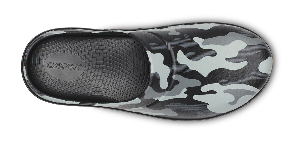 OOFOS Men's OOcloog Luxe Clog - Night Camo