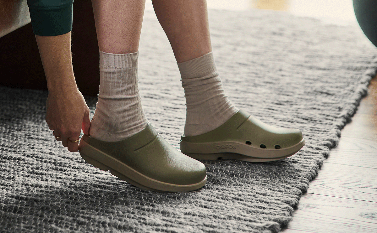 OOFOS Women's OOcloog Stacked Clog - Foliage