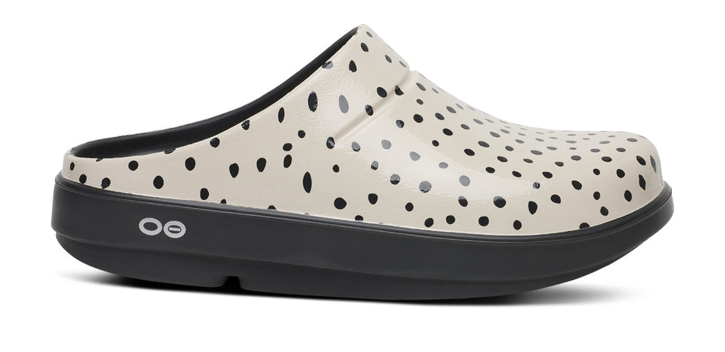 OOFOS Women's OOcloog Limited Edition Clog - Pebble