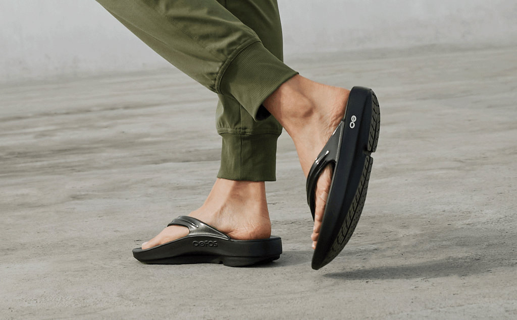 OOFOS Women's OOlala Flip-Flop Sandals - Black