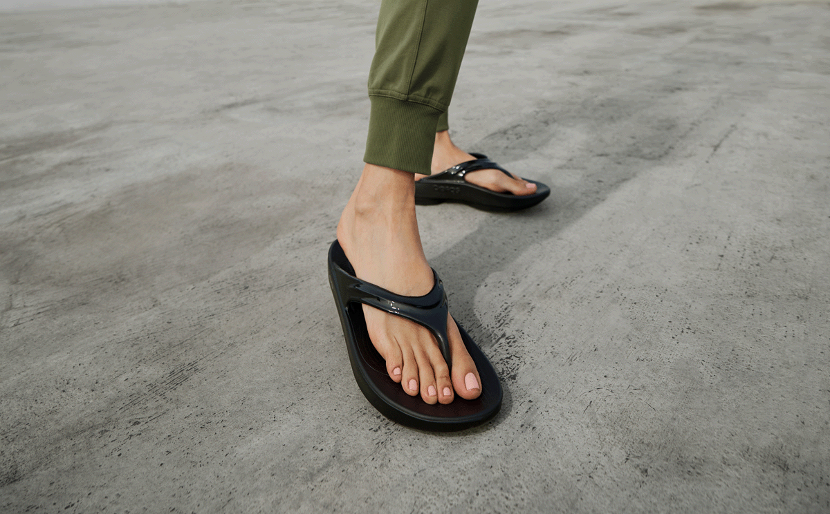 OOFOS Women's OOlala Flip-Flop Sandals - Black