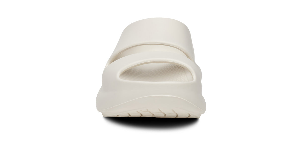 OOFOS Women's OOyea Slide Sandal - Chalk