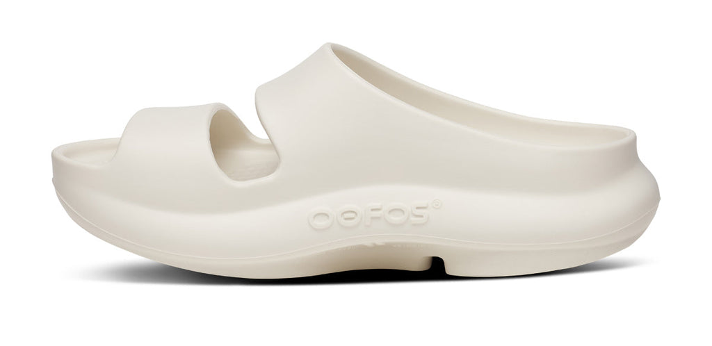 OOFOS Women's OOyea Slide Sandal - Chalk