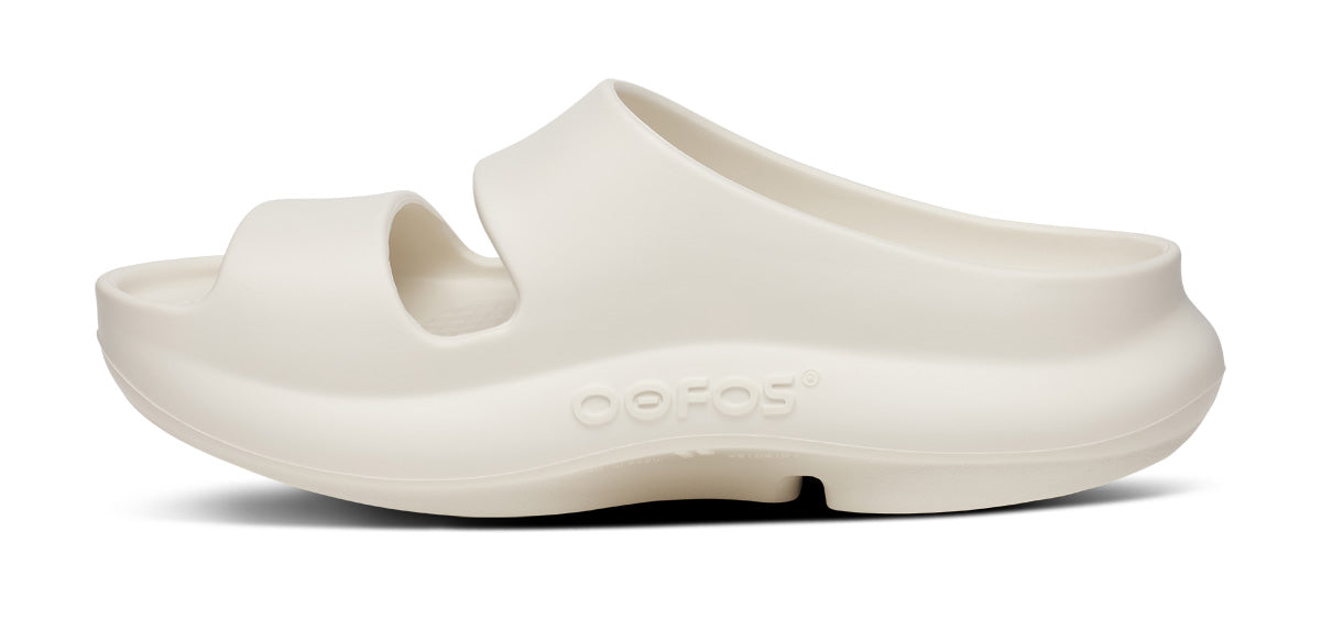 OOFOS Women's OOyea Slide Sandal - Chalk