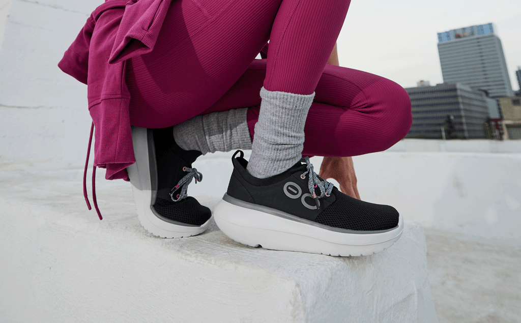 OOFOS Women's OOmy Stride Sneakers - White Black