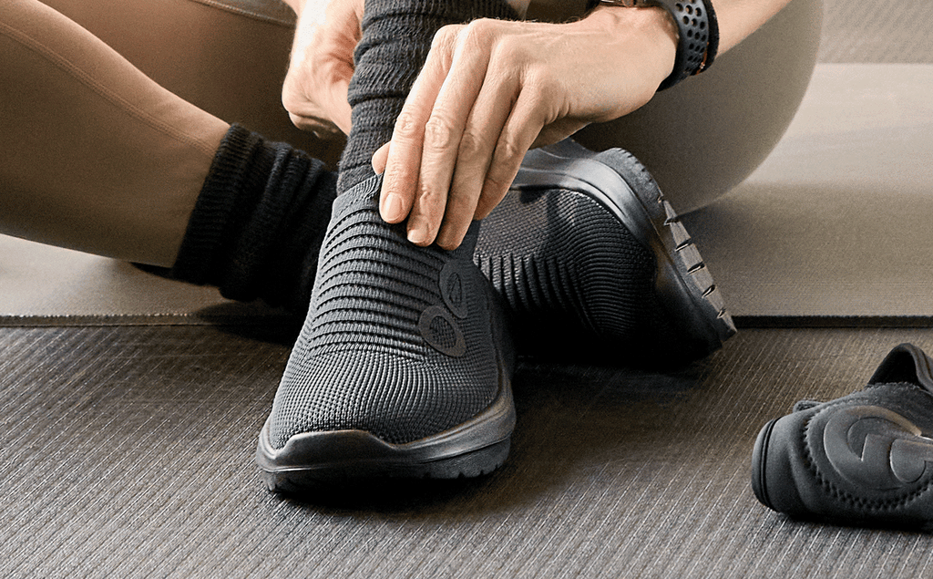 OOFOS Women's OOmy Zen Sneakers - Black