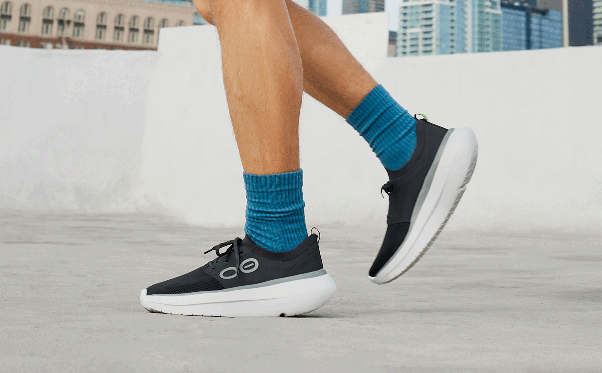 OOFOS Men's OOmy Stride Sneakers - White Black
