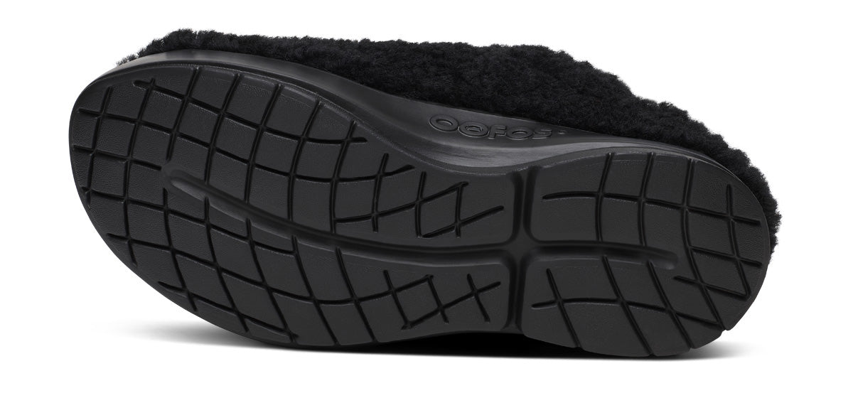OOFOS Women's OOcoozie Sherpa Mule Slippers - Black