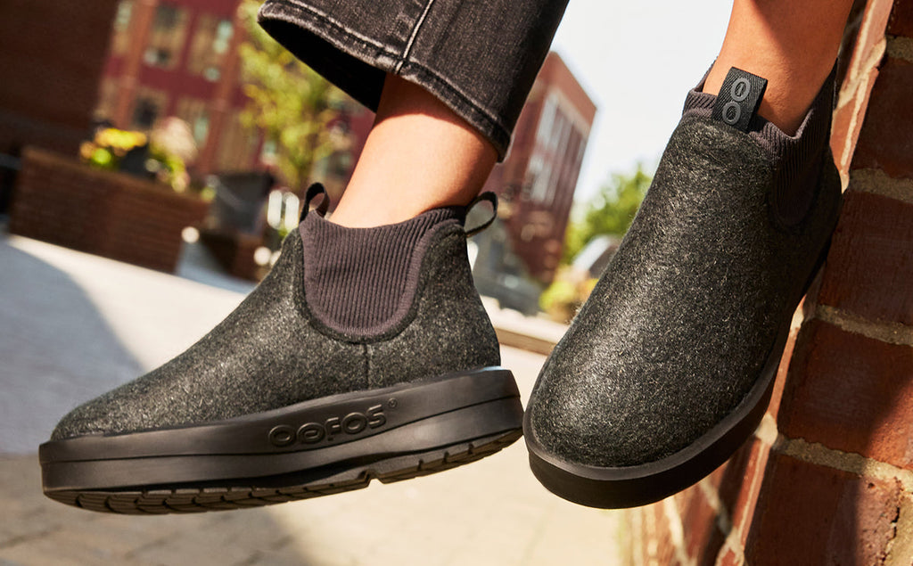 OOFOS Women's OOmega Londoner Boots - Charcoal