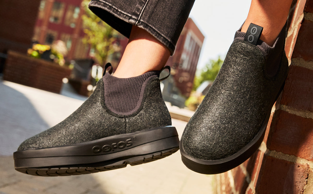 OOFOS Women's OOmega Londoner Boots - Charcoal