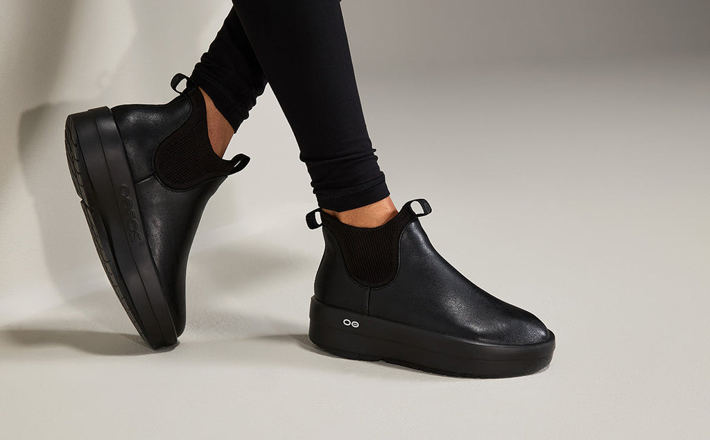 OOFOS Women's OOmega Leather Londoner Boots - Black