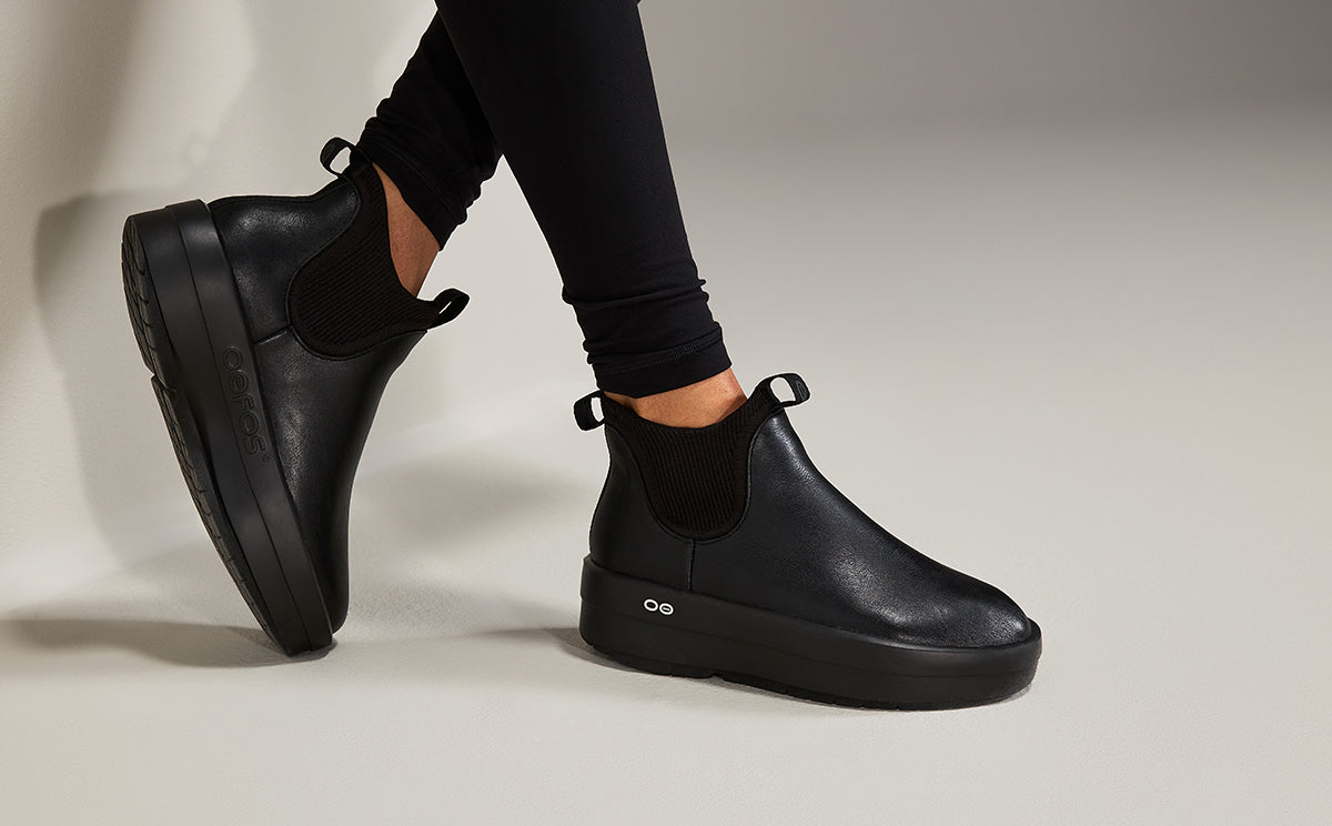 OOFOS Women's OOmega Leather Londoner Boots - Black