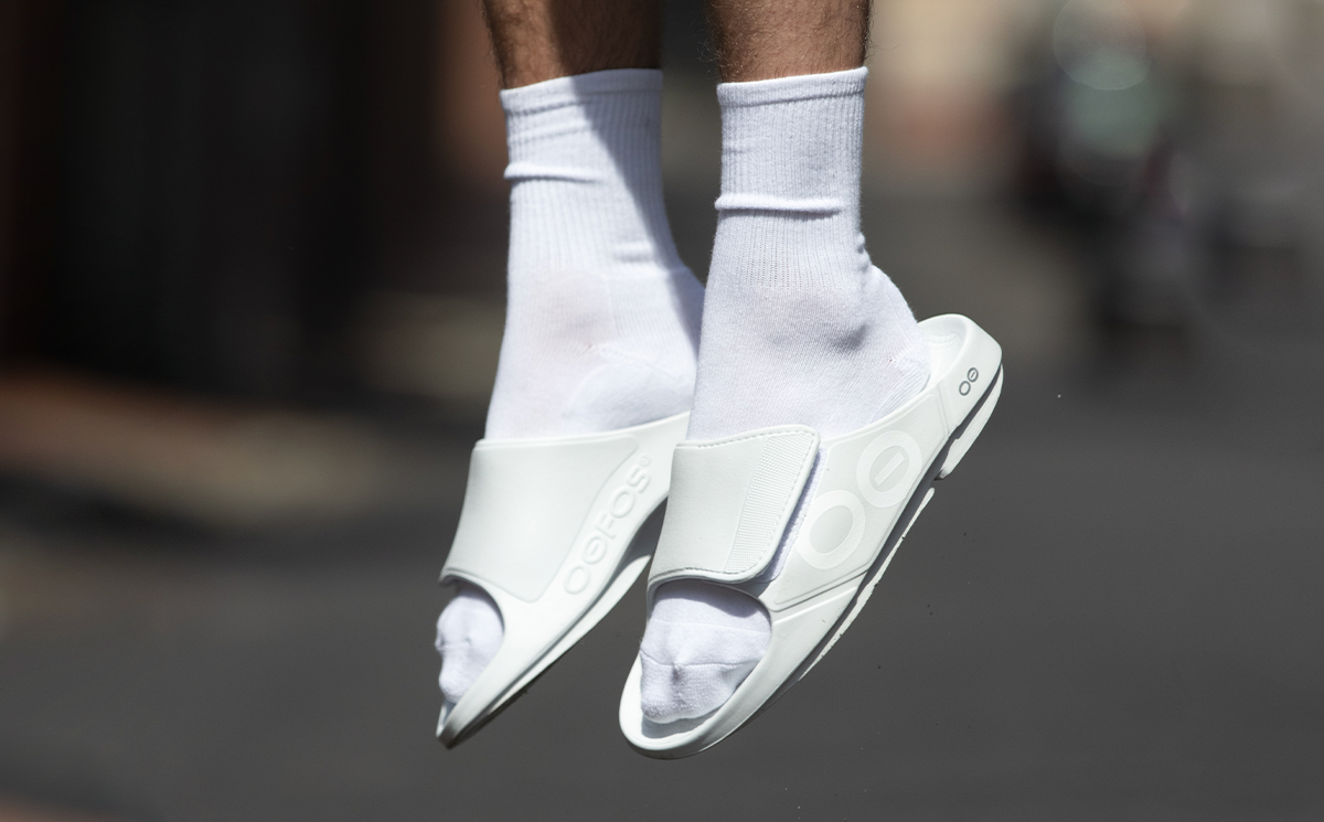 OOFOS Men's OOahh Sport Flex Slide Sandals - White
