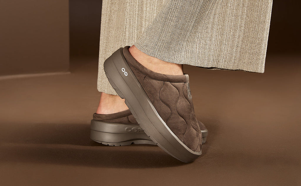 OOFOS Women's OOmega Posh Mule Slippers - Truffle