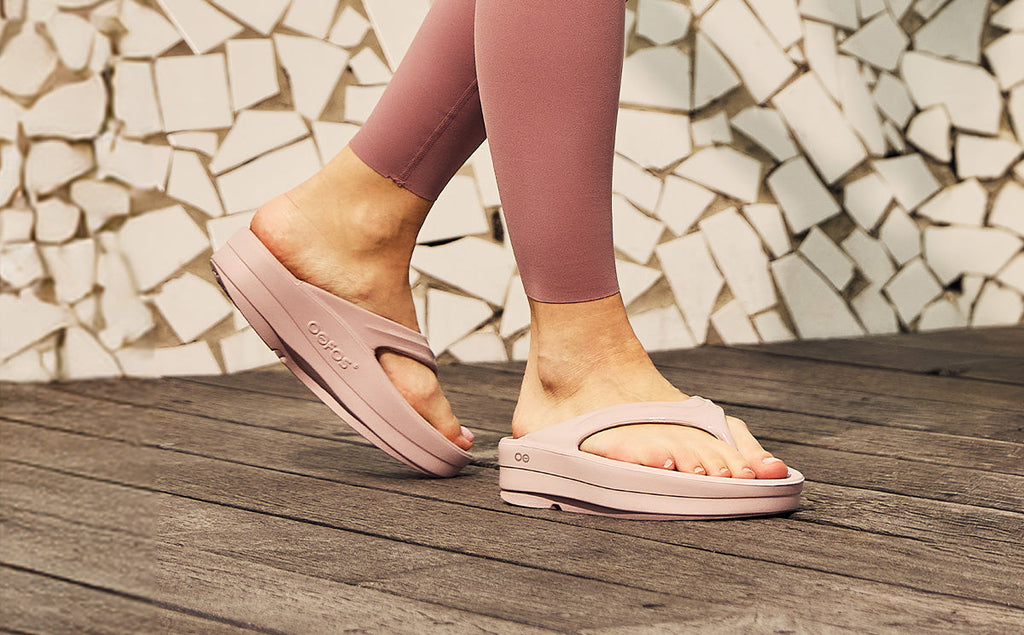 OOFOS Women's OOmega OOlala Flip-Flop Sandals - Stardust