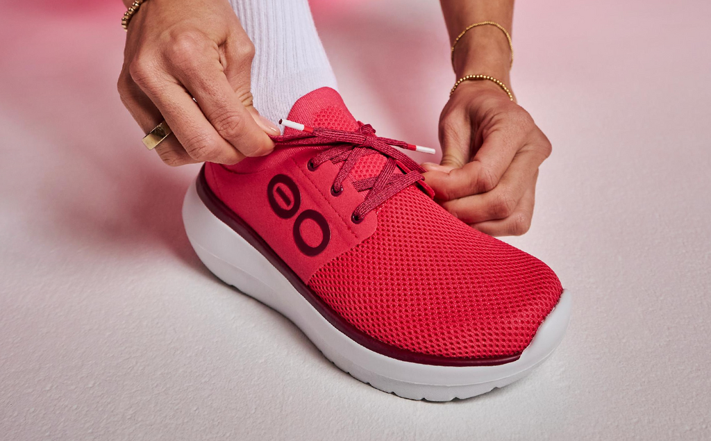 OOFOS Women's OOmy Stride Sneakers - Neon Berry