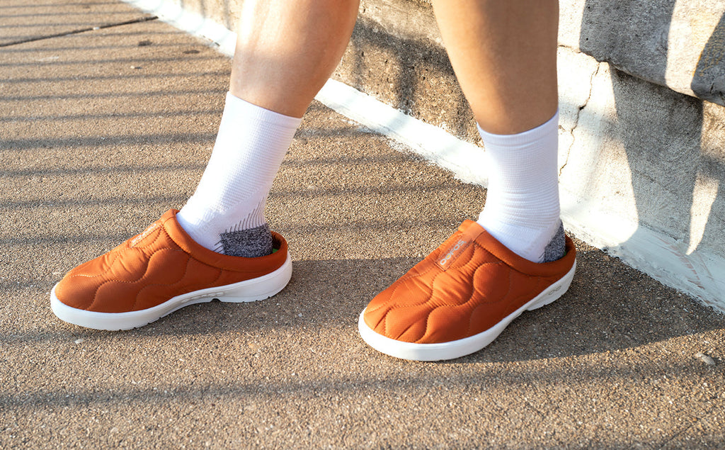 OOFOS Women's OOcoozie Thermo Mule Slippers - Copper