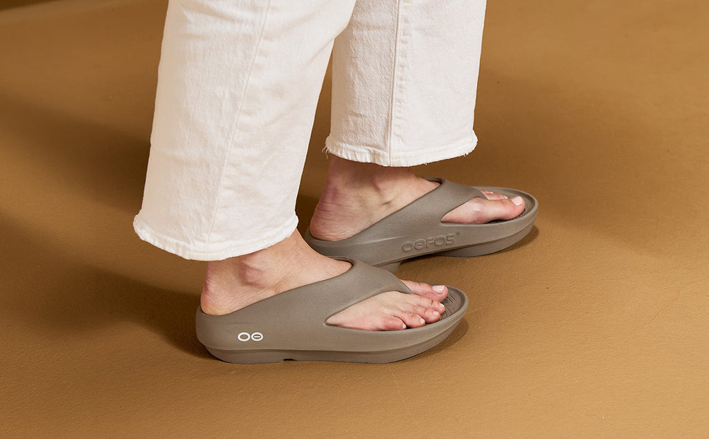 OOFOS Women's OOriginal PLUS Flip-Flop Sandals - Driftwood